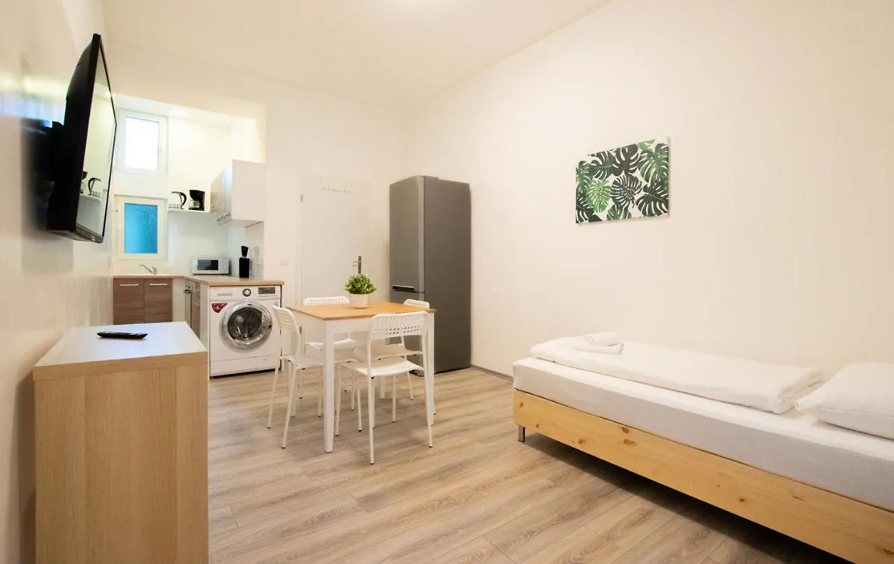 Raj Living - 1 Or 3 Room Apartments - 20 Min Messe Dus And Old Town Dus Düsseldorf 0*,  Alemania