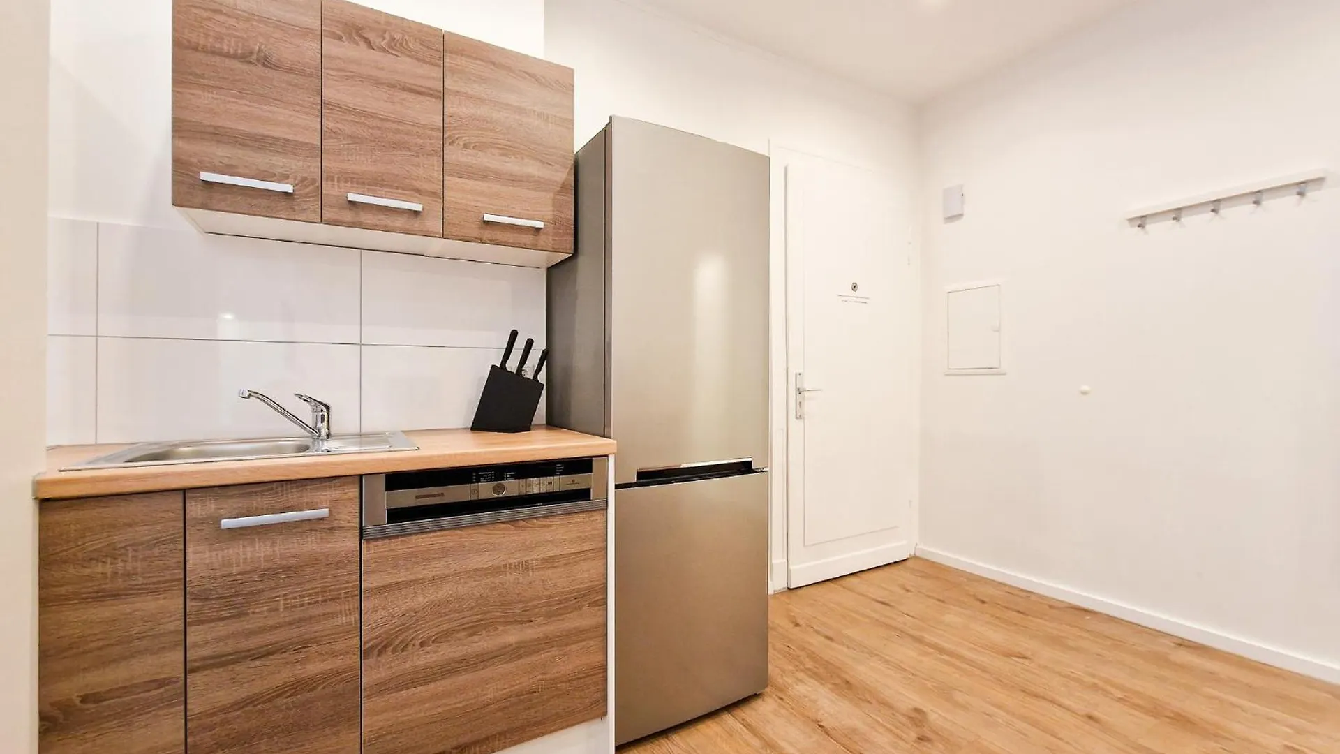 Raj Living - 1 Or 3 Room Apartments - 20 Min Messe Dus And Old Town Dus Düsseldorf 0*,